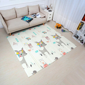 ベビープレイマット プレイマット 折りたたみ 大判 マット200×180×1cm　送料無料　クッションマット 衝撃緩和 滑り止めマット 防水・防音・軽量 子供用フロアマット　可愛いゲームマット両面使用 子ジカ パンダ 無毒無味 ベビーマット収納バッグ付 【nlife_d19】送料無料