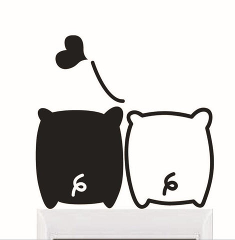 スイッチシール【かわいいブタちゃんのお尻】　コンセント　壁　　トイレ　がほのぼの空間にがらりと変わる?　動物　二匹のブタ　ラブ　相思相愛　転写式　ウォールステッカー　（専用転写フィルム付き）