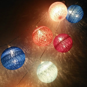 コットンボールランプ 3m 20球 LED コットンボール 綿 ボールストリング 電飾  カラフルボールライト 装飾ライト 電池式 ボール型ランプ ストリングライト オーナメント 飾り クリスマス 部屋　自宅  店舗結婚式 お誕生日 パーティー 学園祭 ギフト インテリア照明 室内用