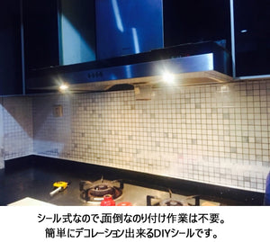 キッチンシート モザイクタイル シール台所用　耐熱シート 白 壁紙シール キッチン壁用汚れ防止シート 防水 防油 防汚 耐熱　120℃ 60cm*5Mウォールステッカー　はがせる　キッチン　台所ステッカー　壁飾り デコレーション洗面所 トイレの模様替えに最適のDIY